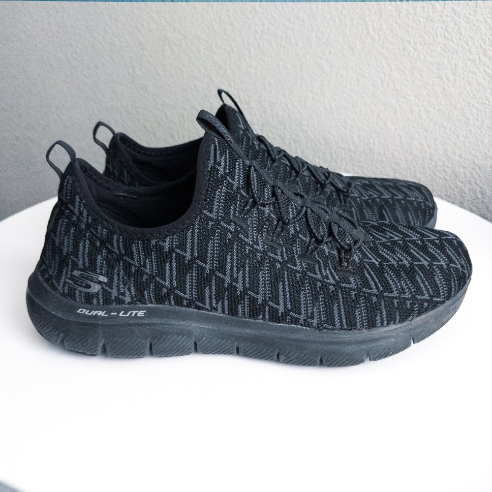 EUC Skechers Memory Foam size 7.5